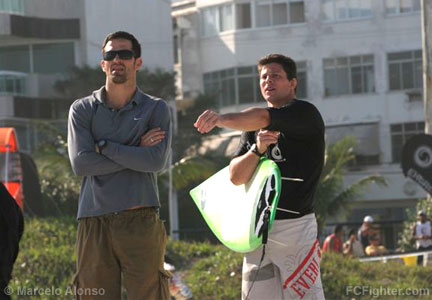 Black Belt de Surf 2006: Murilo Bustamante and his student Ricardo Guerra - Photo by Marcelo Alonso