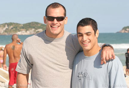 Black Belt de Surf 2006: World champions Xande Ribeiro and Kron Gracie - Photo by Marcelo Alonso