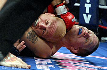 IFL (Nov. 2, 2006): Matt Horwich choking Mike Pyle - Photo by Jim Berry