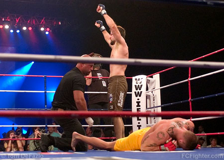 Alex Schoenauer defeats Travis Wiuff