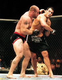 Ricco Rodriguez cracks Jeff Monson at UFC 35
