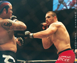 Tim Sylvia (right) facing off against Cabbage Correira at UFC 39
