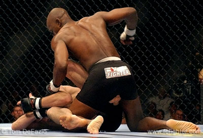 Yves Edwards working to finish off Nick Agallar